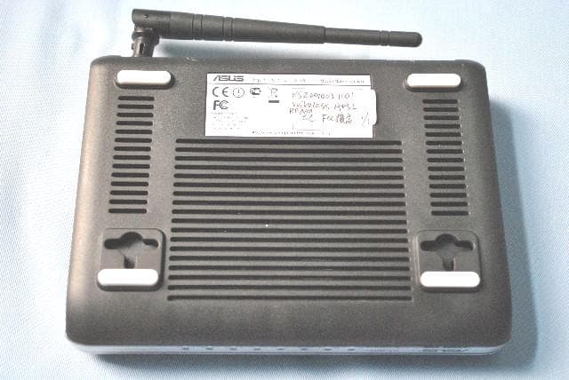 SUPER SPEED N WIRELESS ROUTER - FCC ID MSQRTN10B - ASUSTeK Computer Inc (1)