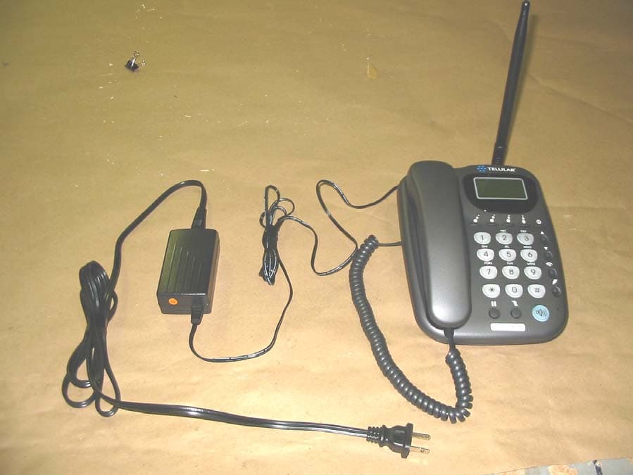 GSM850/1900 Wireless Deskphone - FCC ID MTFSX6PG060304 - Telular Corporation (2)