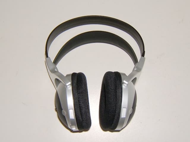 WIRELESS HEADPHONE RECEIVER - FCC ID MVAHP4390-001R - Uni-Art Precise Products Ltd
