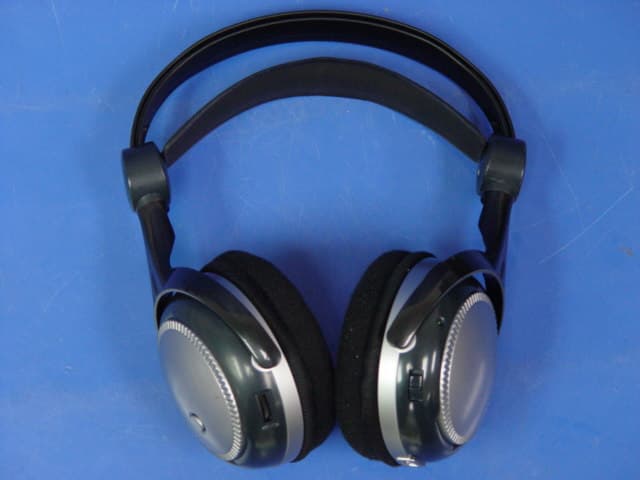 Wireless Headphone Receiver - FCC ID MVAWHP151-001R - Uni-Art Precise Products Ltd (2)