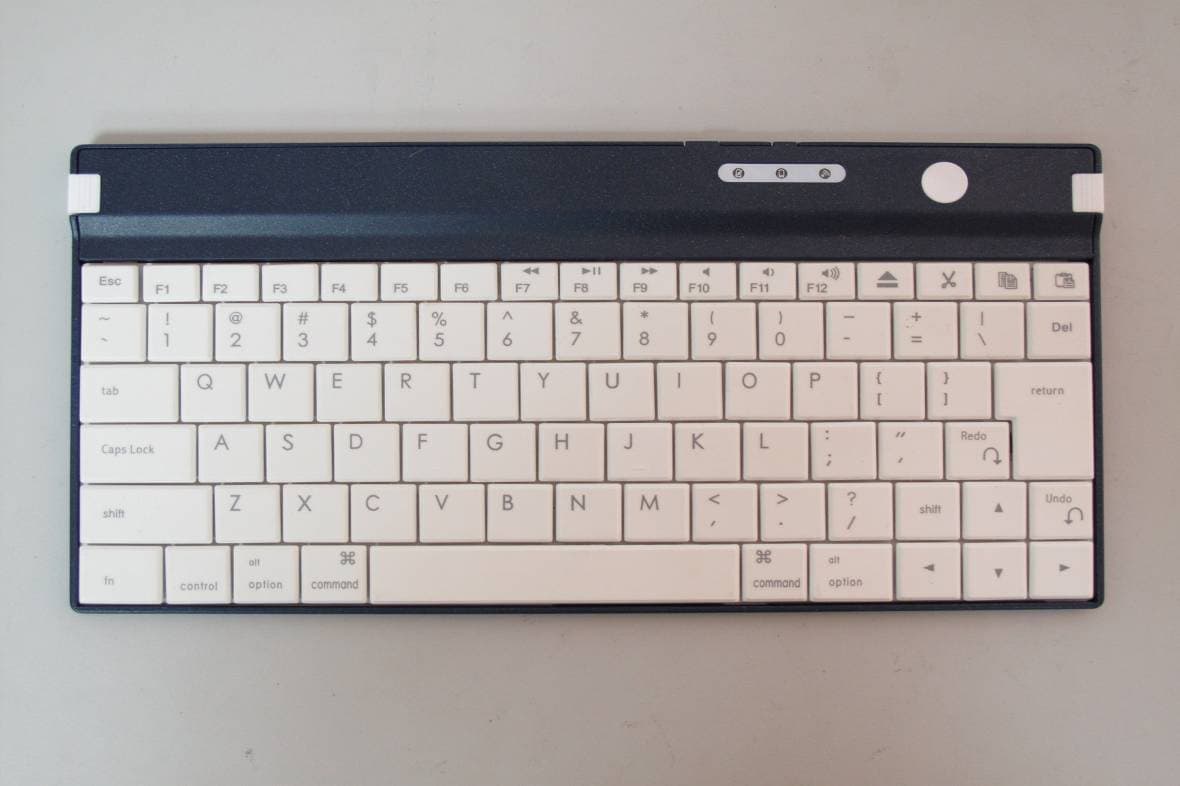Wireless Bluetooth Keyboard - FCC ID MWI2010BT02 - Ezkey Corp.