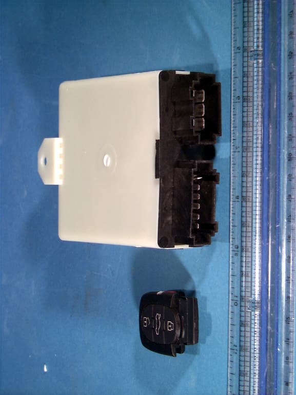Wireless Remote Transmitter (Vehicle Security Syst - FCC ID N64HU03WHT - Electronica Clarion S.A. de C.V. (2)