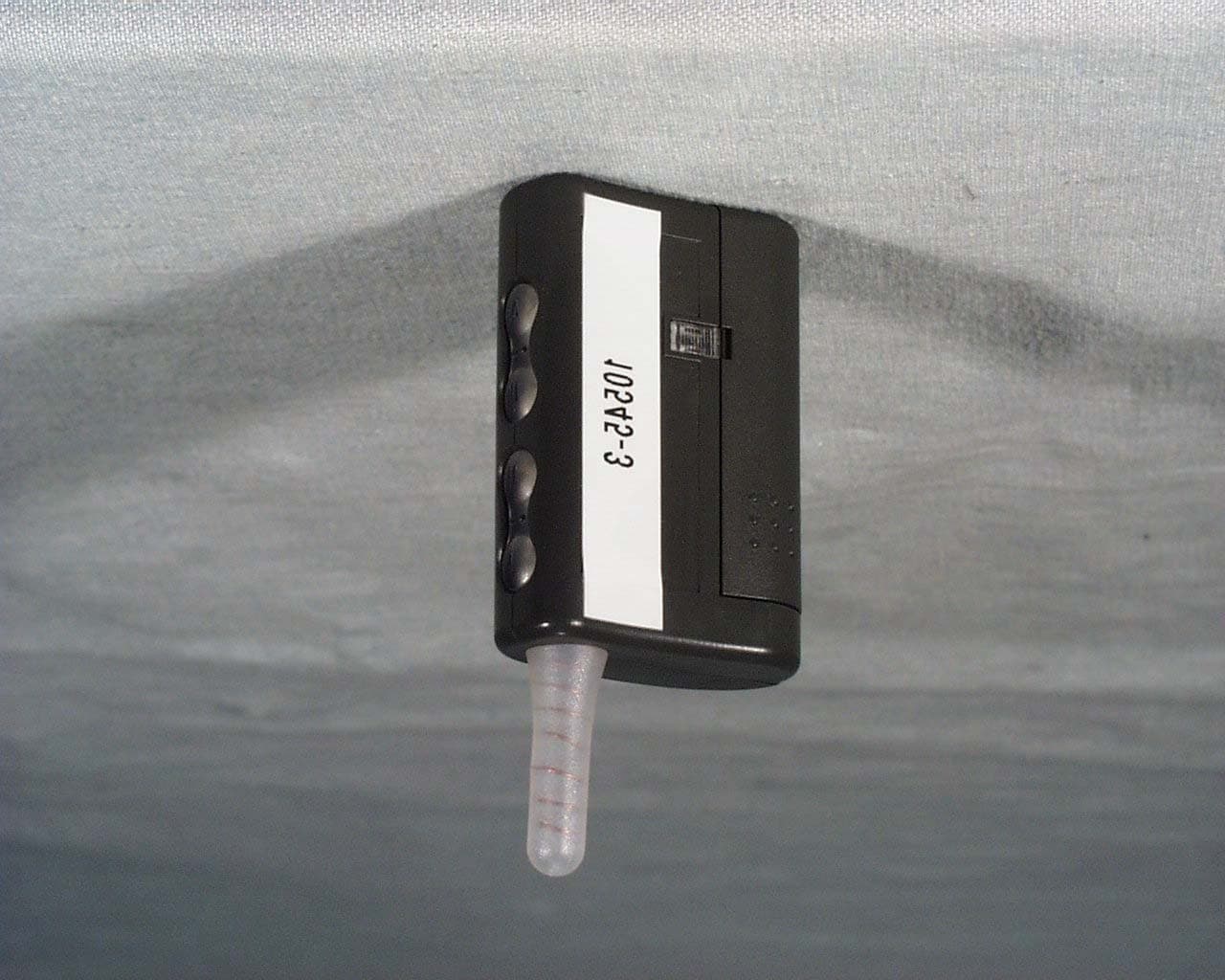 handheld tranmitter - automobile starter - FCC ID N99SSTR - Firstech, Inc.