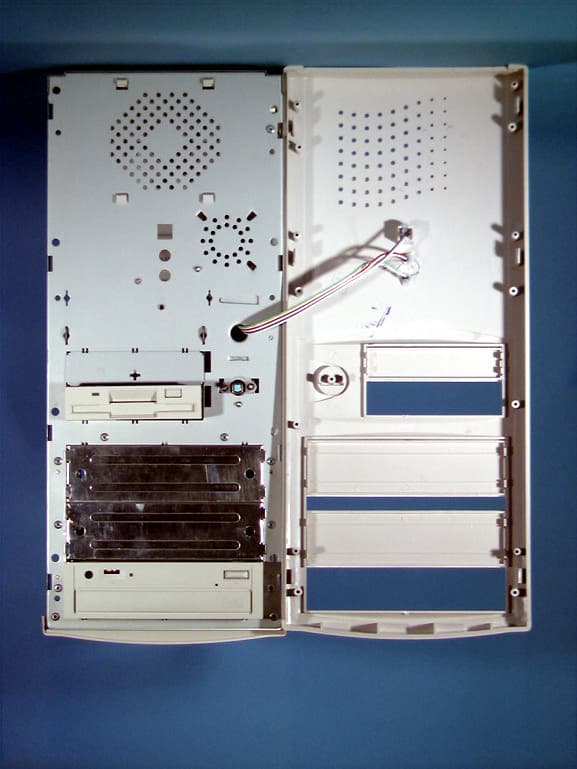 Pentium II ATX Mid-Tower PC - FCC ID N9DMEGTRONP2BX01 - Megtron International Inc (1)