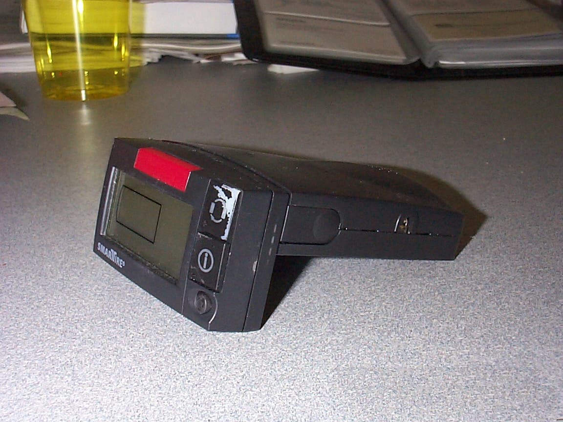 Receiver For a Wireless Tire Monitoring System - FCC ID NATRX433R-2 - Bendix Commercial Vehicle Systems LLC