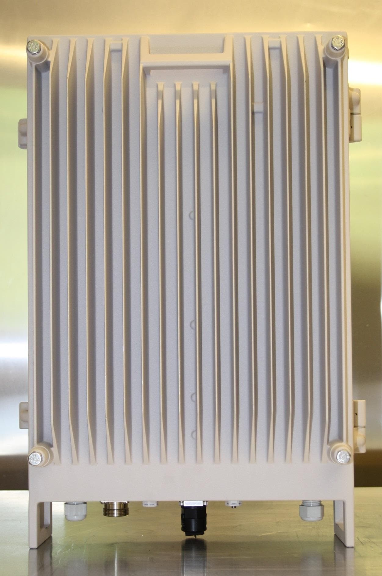 BSF4004 UHF Fibre Fed Booster - FCC ID NEOBSF4004SERIES - PBE Europe Ltd. trading as Axell Wireless