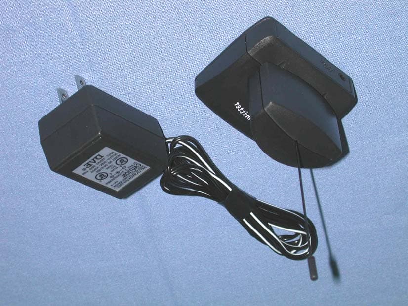IR RF Remote Control Extender TX - FCC ID NGVAWX701TX - Airwave Technologies Inc (1)