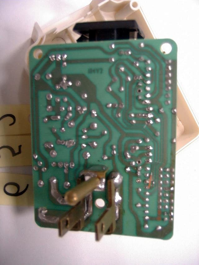 Receiver to control remote power outlet - FCC ID NHSPTRX196 - Powertech Industrial Co Ltd (4)