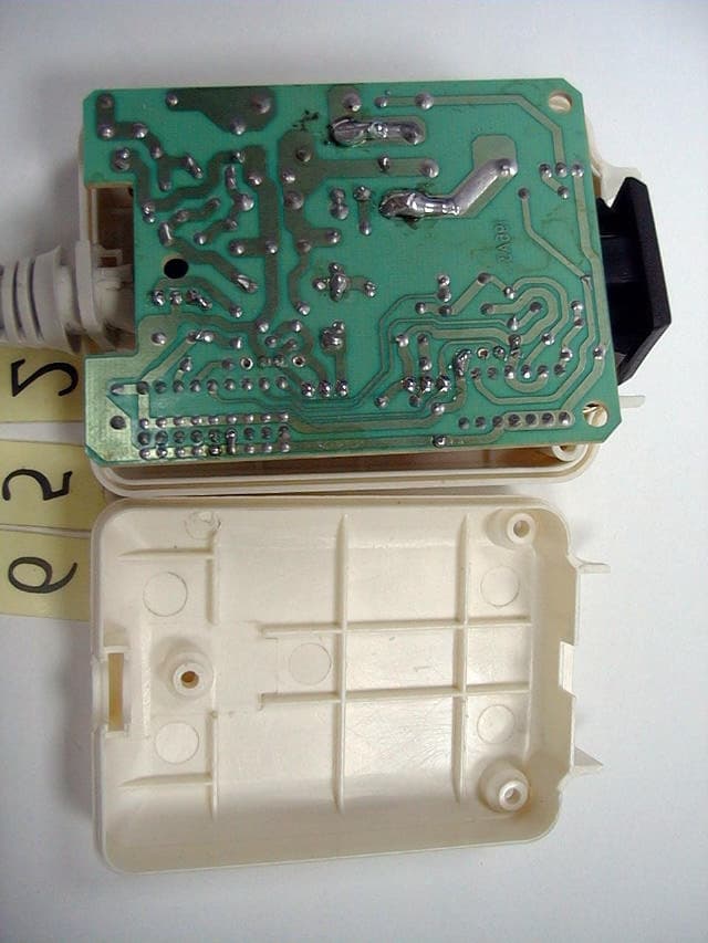 Receiver to control remote power outlet - FCC ID NHSPTRX196 - Powertech Industrial Co Ltd