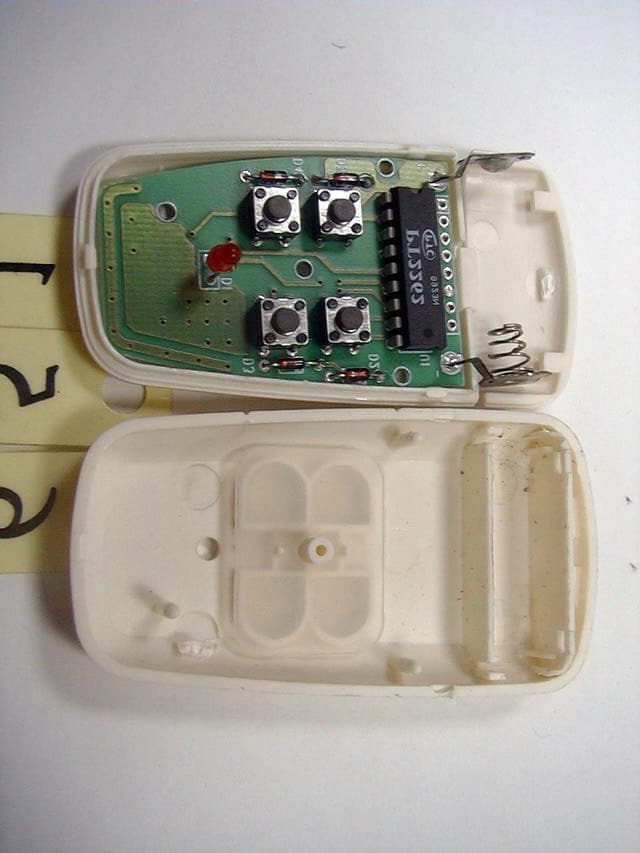 DSC - Part 15 Security/Remote Control Transmitter - FCC ID NHSPTTX01 - Powertech Industrial Co Ltd (2)