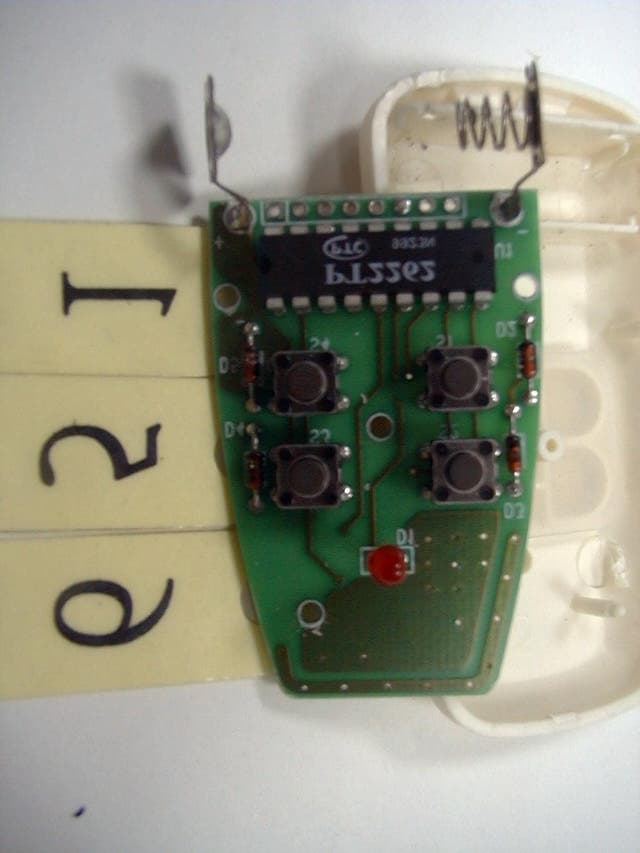 DSC - Part 15 Security/Remote Control Transmitter - FCC ID NHSPTTX01 - Powertech Industrial Co Ltd (4)