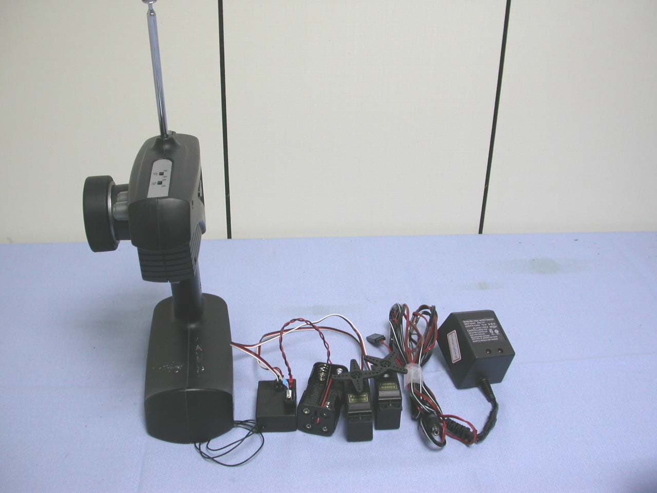 27 MHz 2/3 CH RF Handset Transmitter and  Receiver - FCC ID NJQLG2-01 - Wintecronics Ltd (2)