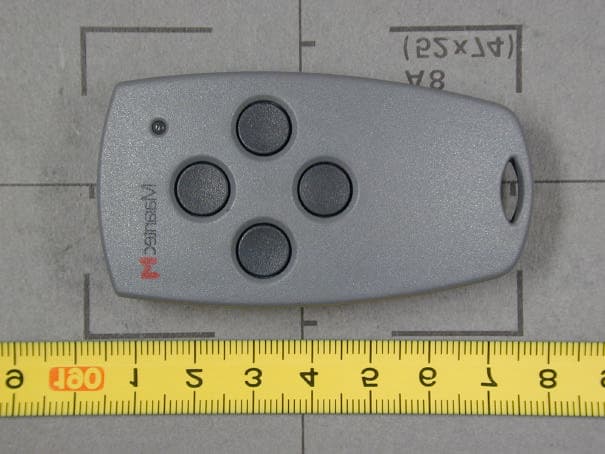 Remote Control Transmitter - FCC ID NKPD304345 - Marantec America Corporation