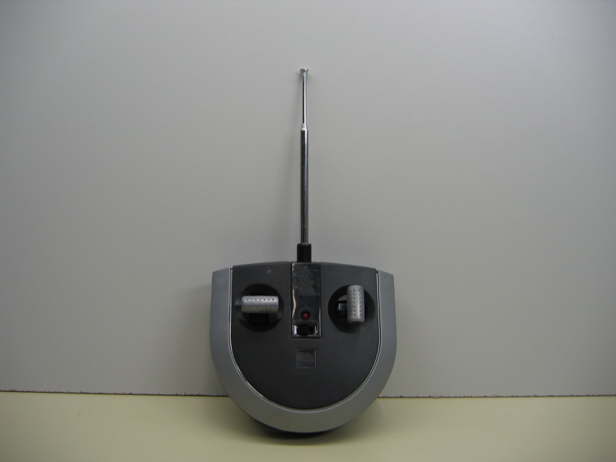 RC TOY-TRANSMITTER - FCC ID NLB49007TX - Dickie Toys Hong Kong Ltd. (2)