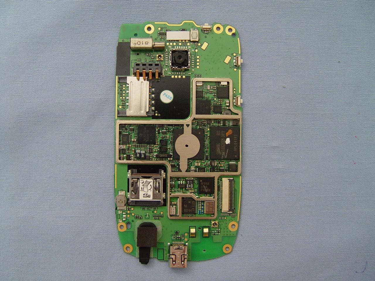 GSM/GPRS/EDGE Smart phone with WLAN and Bluetooth - FCC ID NM8OPB - HTC Corporation (1)