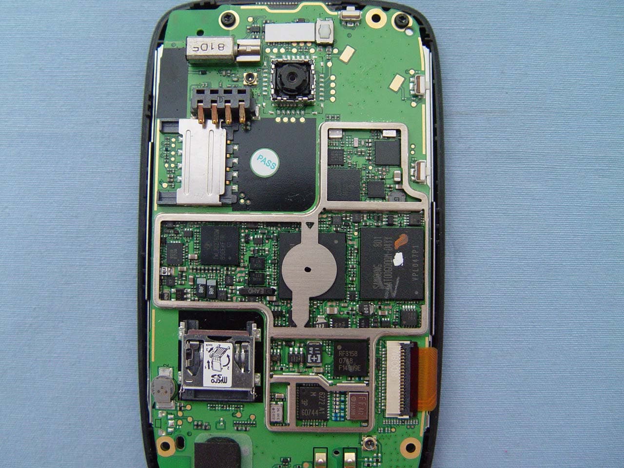 GSM/GPRS/EDGE Smart phone with WLAN and Bluetooth - FCC ID NM8OPB - HTC Corporation (3)