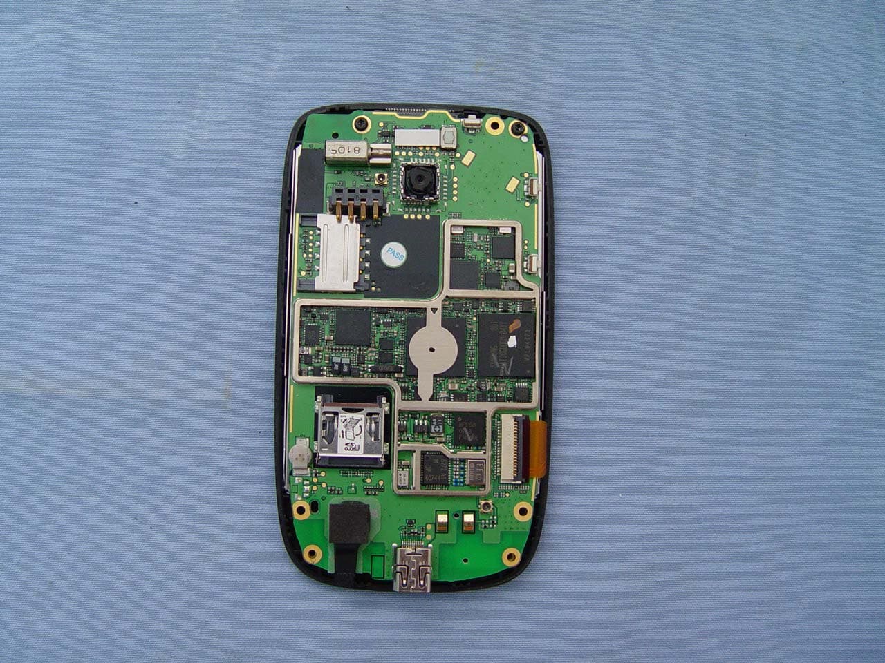 GSM/GPRS/EDGE Smart phone with WLAN and Bluetooth - FCC ID NM8OPB - HTC Corporation (2)