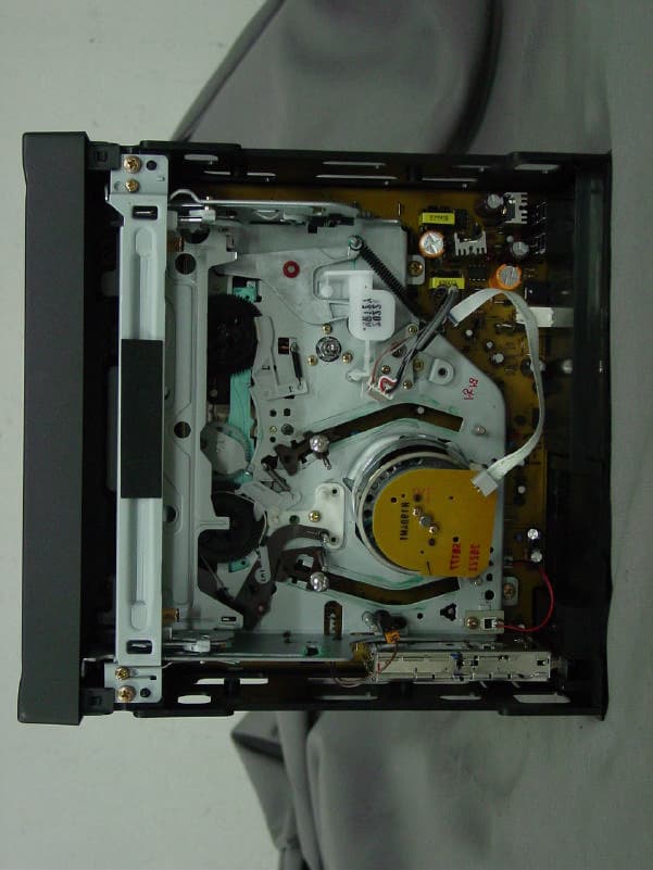 Video Cassette Recorder - FCC ID NPESVRN001 - Samjung Co Ltd