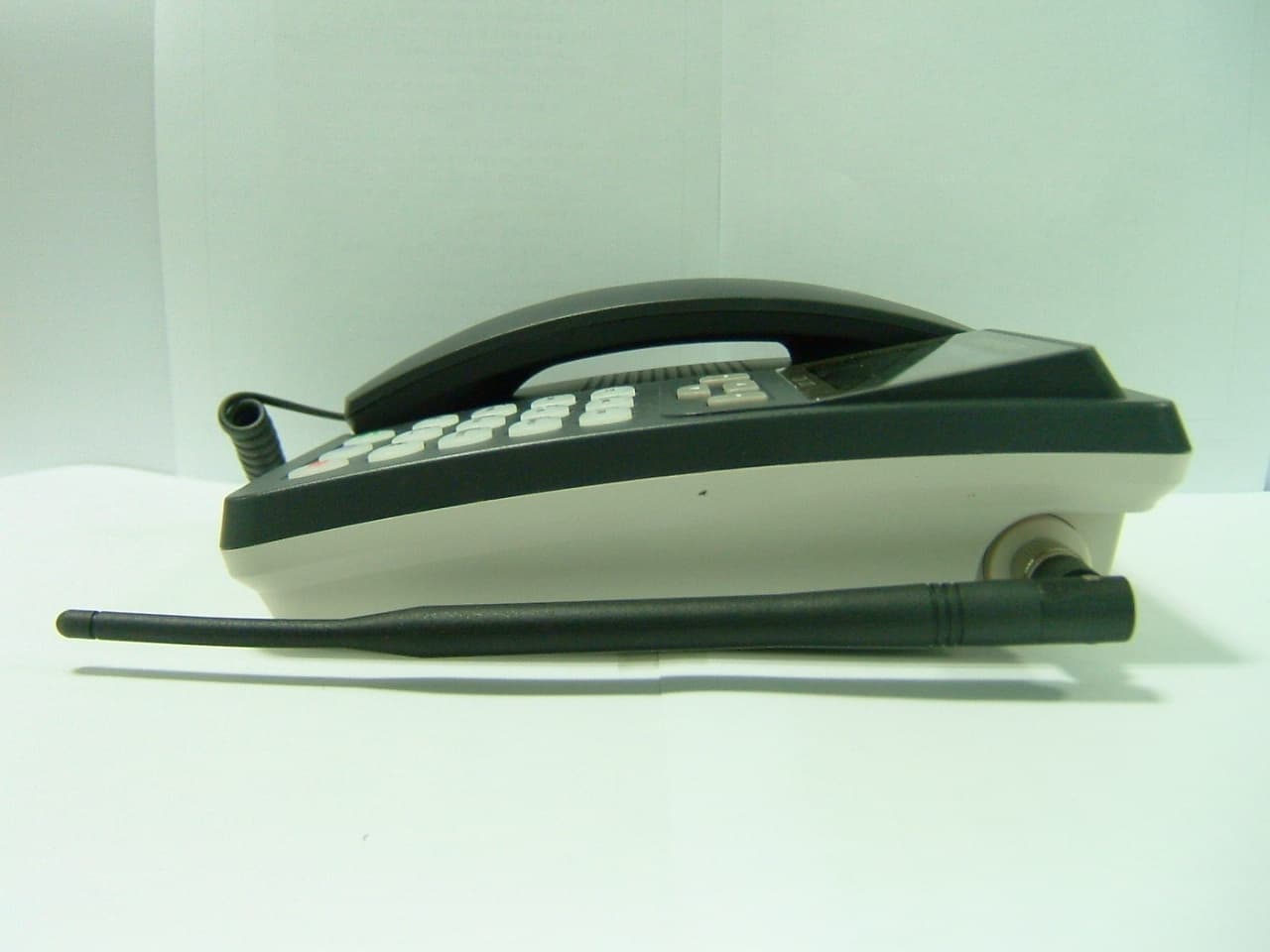 GSM850/PCS1900 Dual Band WLL Terminal - FCC ID NPQFGD8800 - Telian Corporation (4)