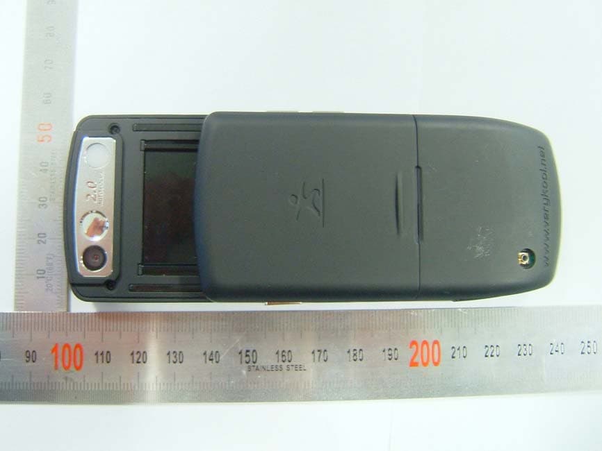 Quad-Band GSM/GPRS Handset with Bluetooth - FCC ID NPQMGQ9180 - Telian Corporation (3)