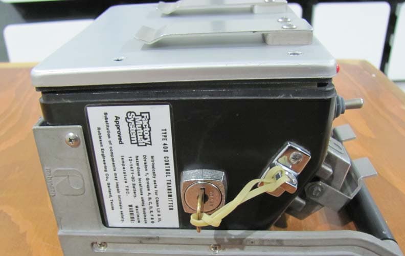 Craneboss Remote Control Transmitter - FCC ID NQHCBNT900TRX - Robinson Engineering Company Inc (4)