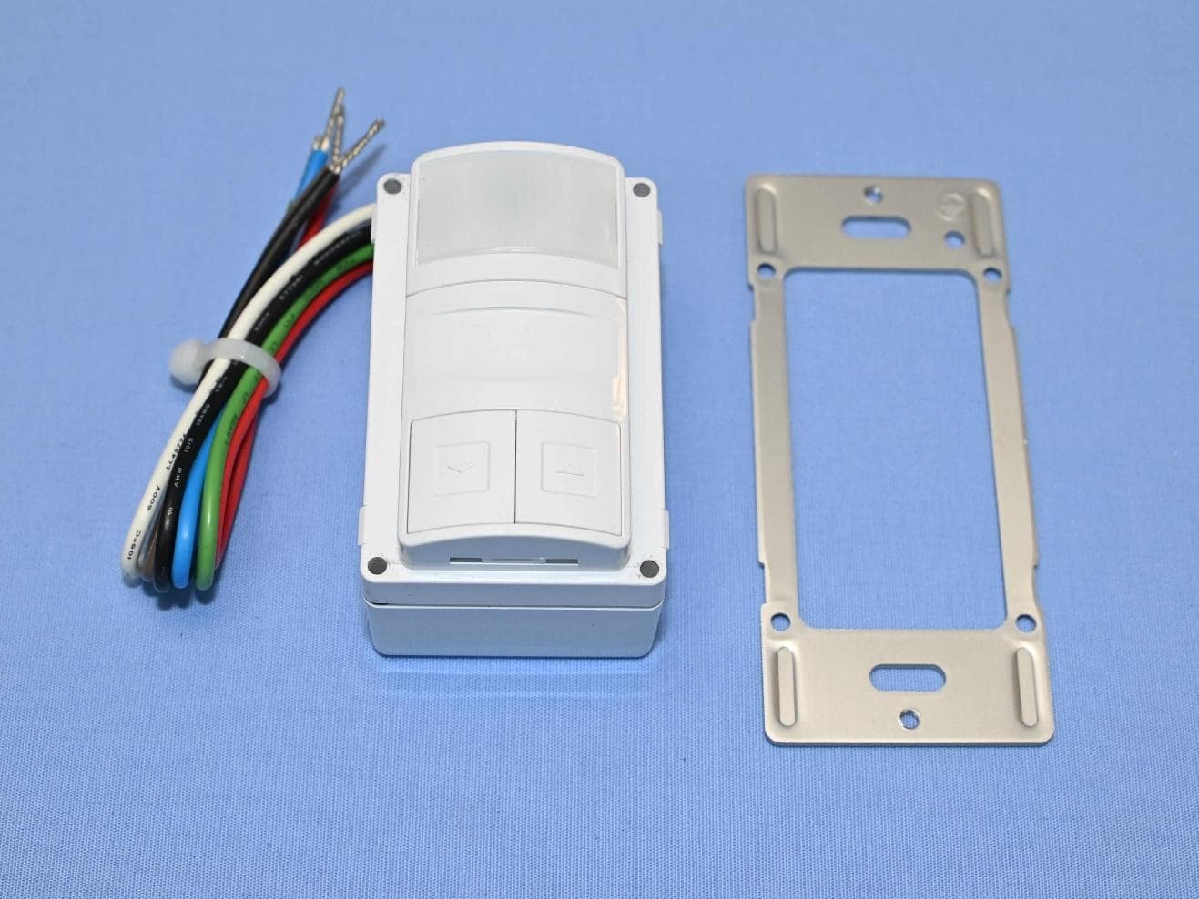 Line Voltage Dual-Tech Wall Switch Sensor - FCC ID NRIWS270000 - IR-TEC International Ltd. (4)