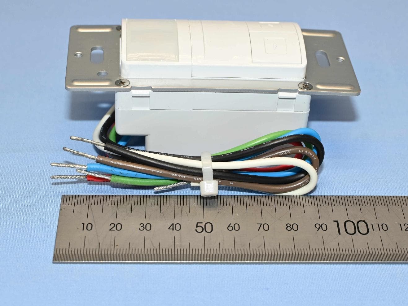 Line Voltage Dual-Tech Wall Switch Sensor - FCC ID NRIWS270000 - IR-TEC International Ltd.