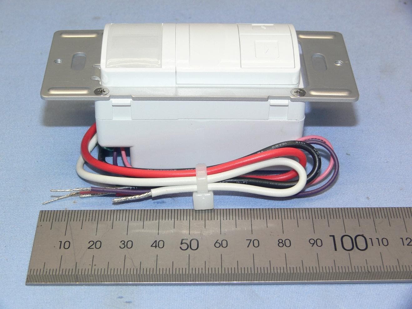 Line Voltage Dual-Tech Dimming Wall Switch Sensor - FCC ID NRIWS270001 - IR-TEC International Ltd. (2)