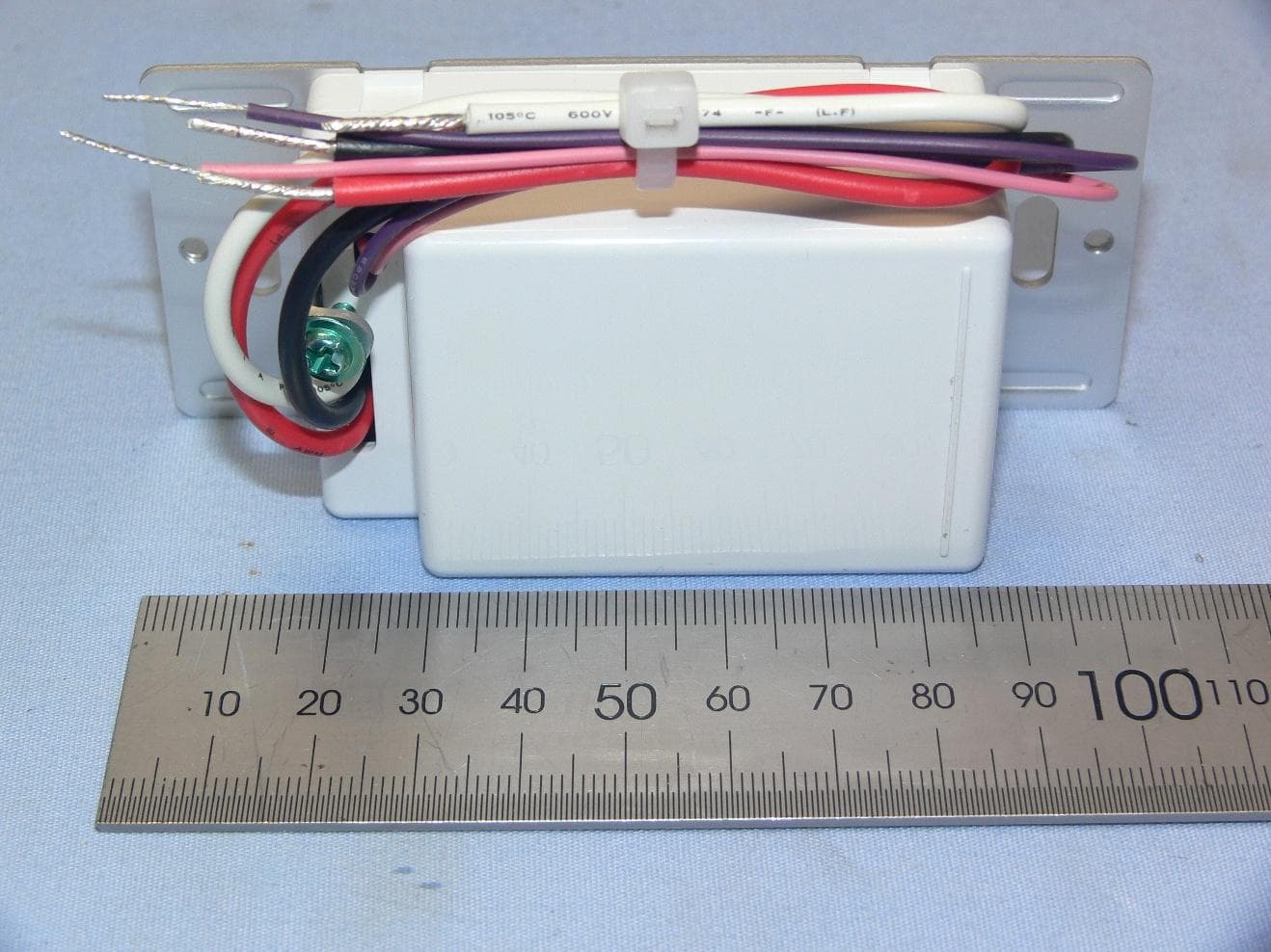 Line Voltage Dual-Tech Dimming Wall Switch Sensor - FCC ID NRIWS270001 - IR-TEC International Ltd. (4)