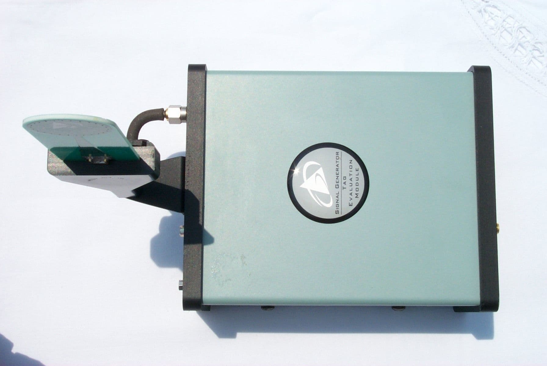 UWB Signal Generator / Transmitter - FCC ID NUF-200SGT-0702 - Humatics Corporation
