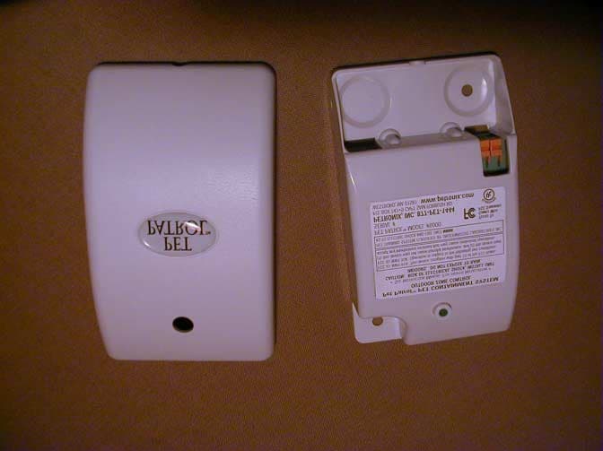 Pet Containment System - 916.5 MHz Transmitter - FCC ID NWY-916 - Petronix Inc (4)