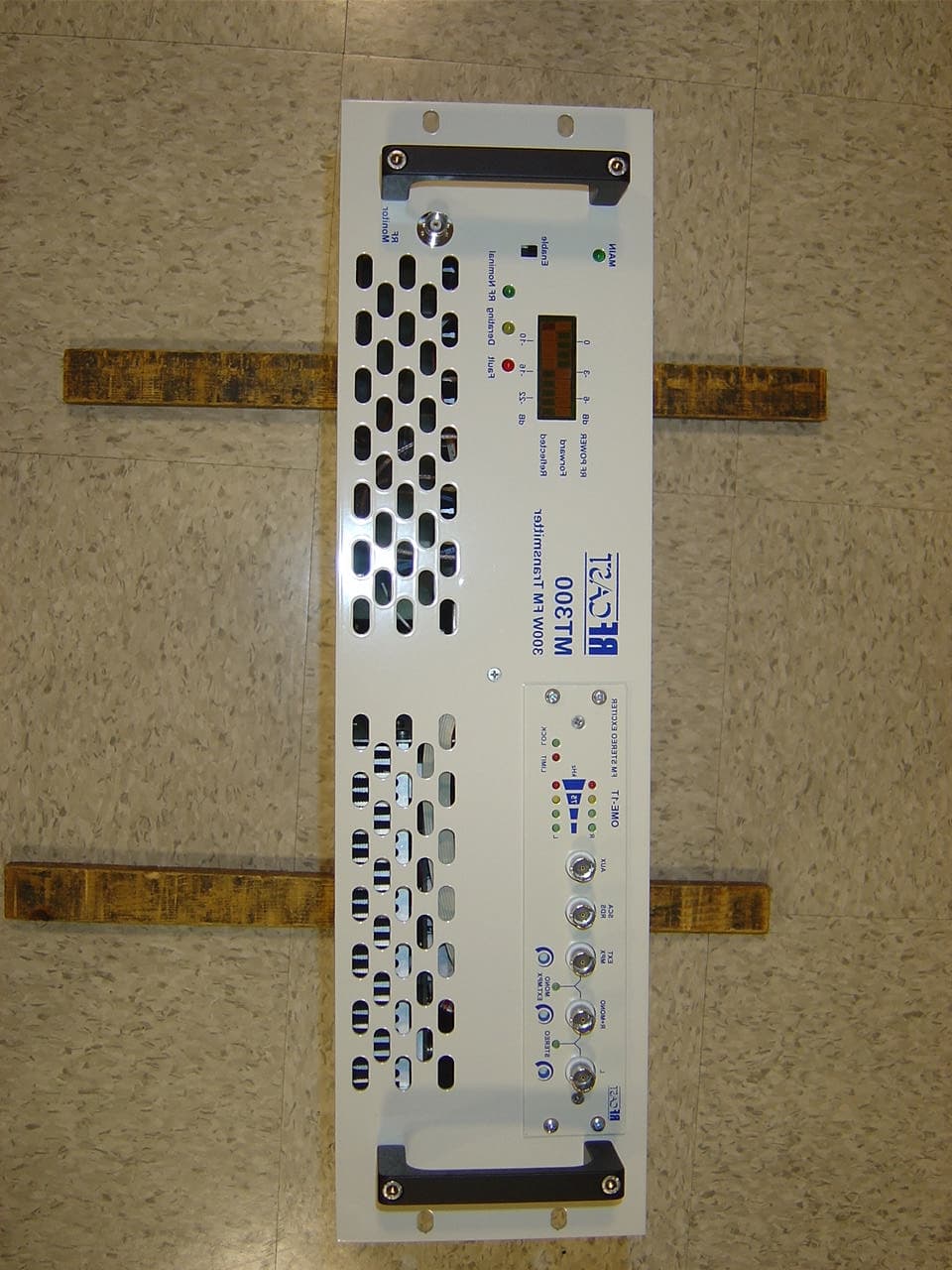 300W FM Transmitter - FCC ID NXHMT300 - Richardson Electronics Ltd (2)