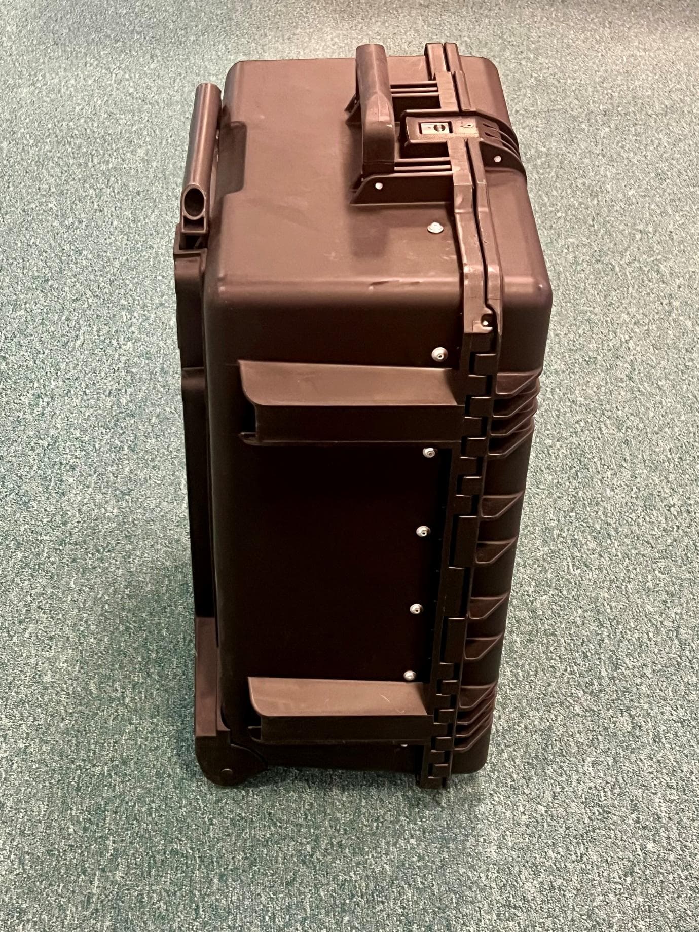 4G/5G Small Cell Transportable Base Station used for testing ATG network installations. - FCC ID O2J-CBATG - Airspan Communications Limited
