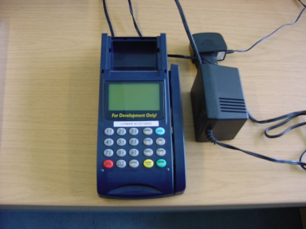 PCS Payment Terminal - FCC ID O2SNURIT8320S4 - Verifone Inc. (3)