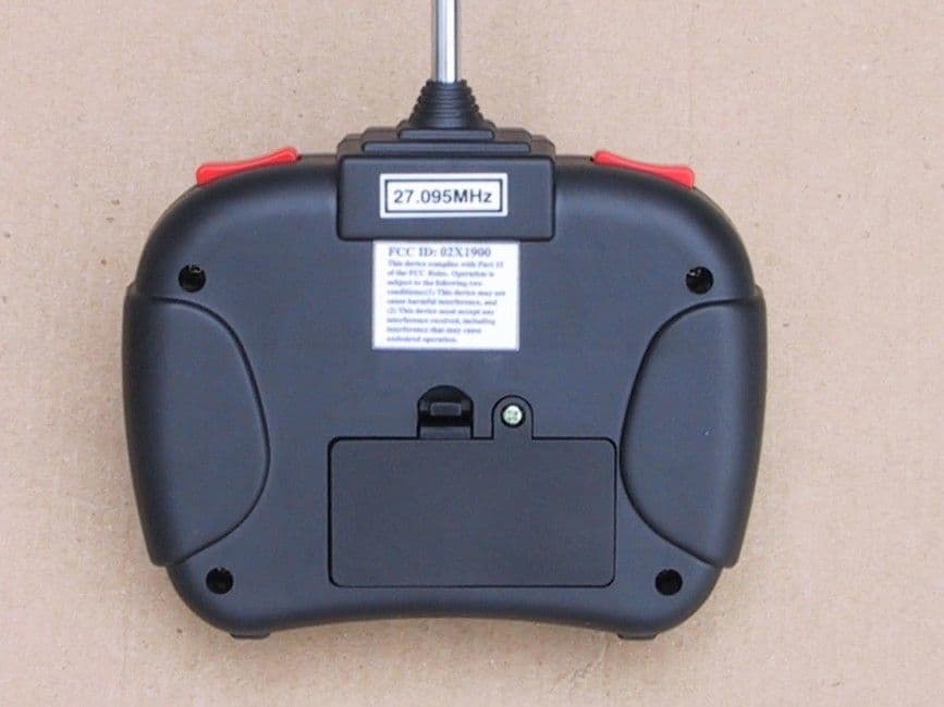 27 MHz Remote Control TX - FCC ID O2X1900 - Golden Bright Manufacturer Ltd