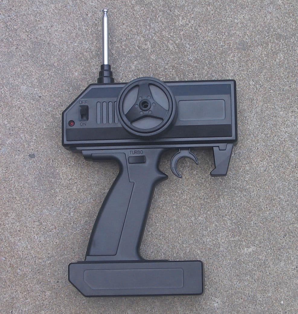27MHz WIRELESS R/C TOY - TX - FCC ID O2X21XX - Golden Bright Manufacturer Ltd