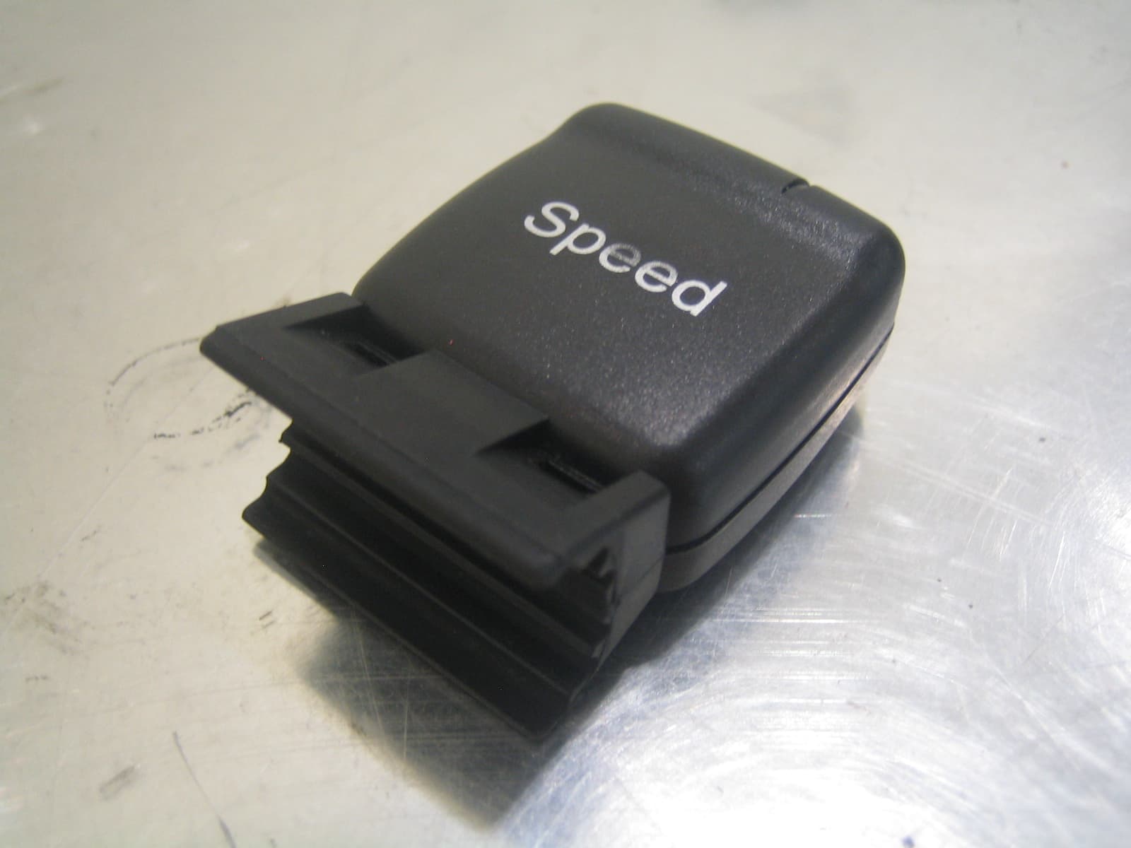 Bike Speed / Cadence Transmitter - FCC ID O4GBKSPCD - Dayton Industrial Co., Ltd. (2)