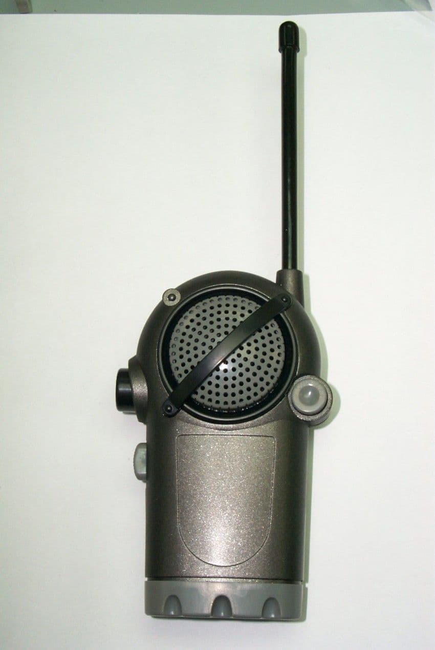 49 MHz Walkie Talkie - FCC ID O4Y10038 - 200 Toy (HK) Ltd.