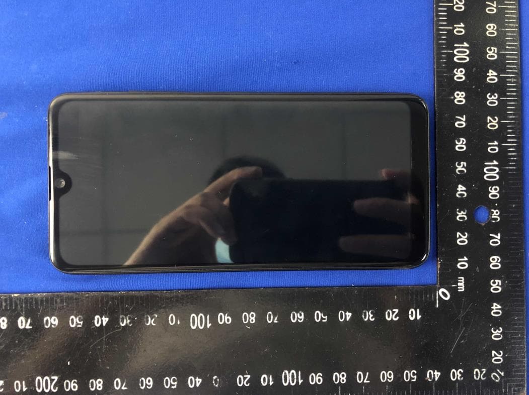 6.09 inch 4G Smart Phone - FCC ID O55602520 - SWAGTEK (4)