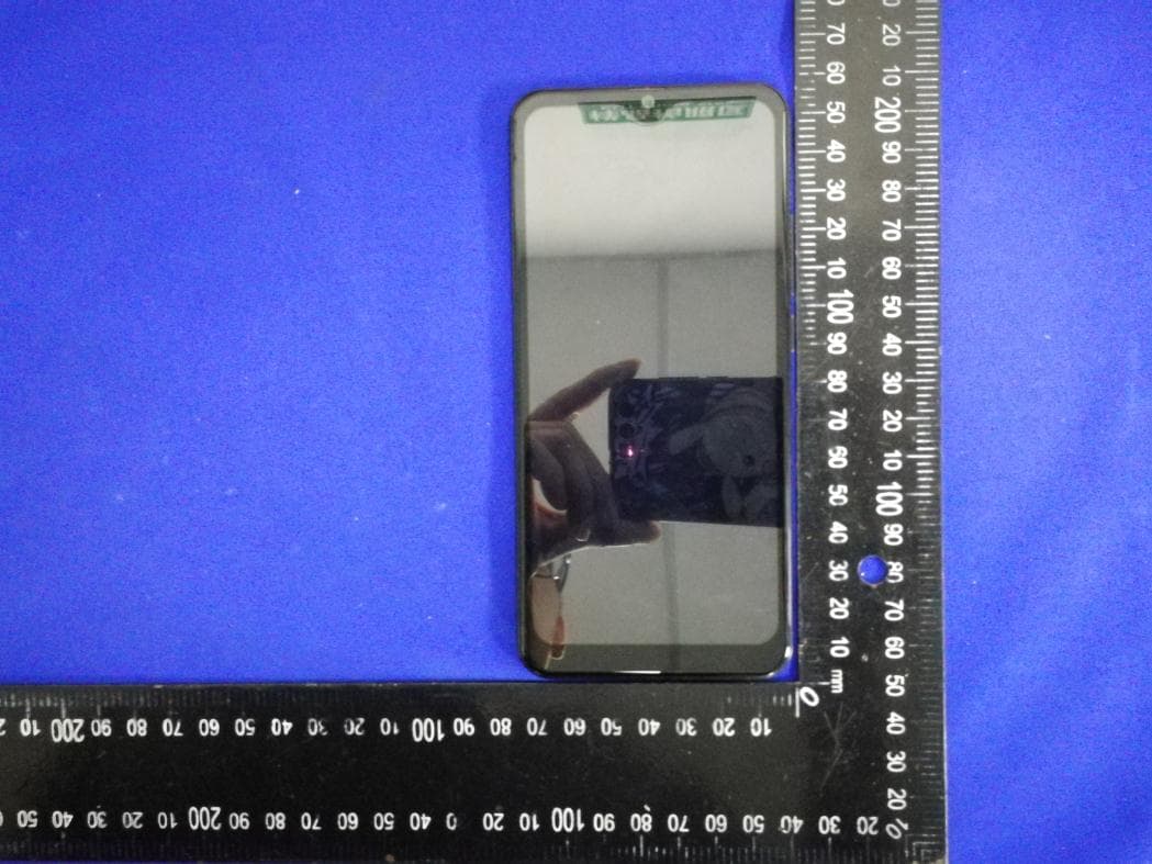 6.088 inch 3G Smart Phone - FCC ID O55604519 - SWAGTEK (3)