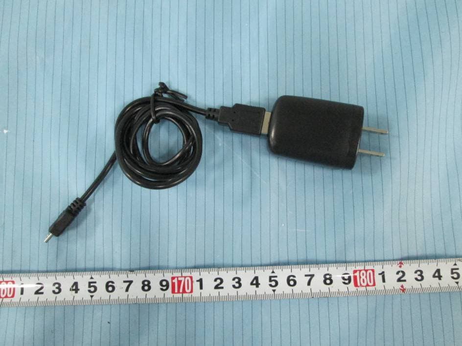 3G MOBILE PHONE - FCC ID O55606012 - SWAGTEK (2)