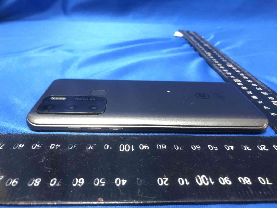 6.3 inch 4G Smart Phone - FCC ID O55630521 - SWAGTEK (3)
