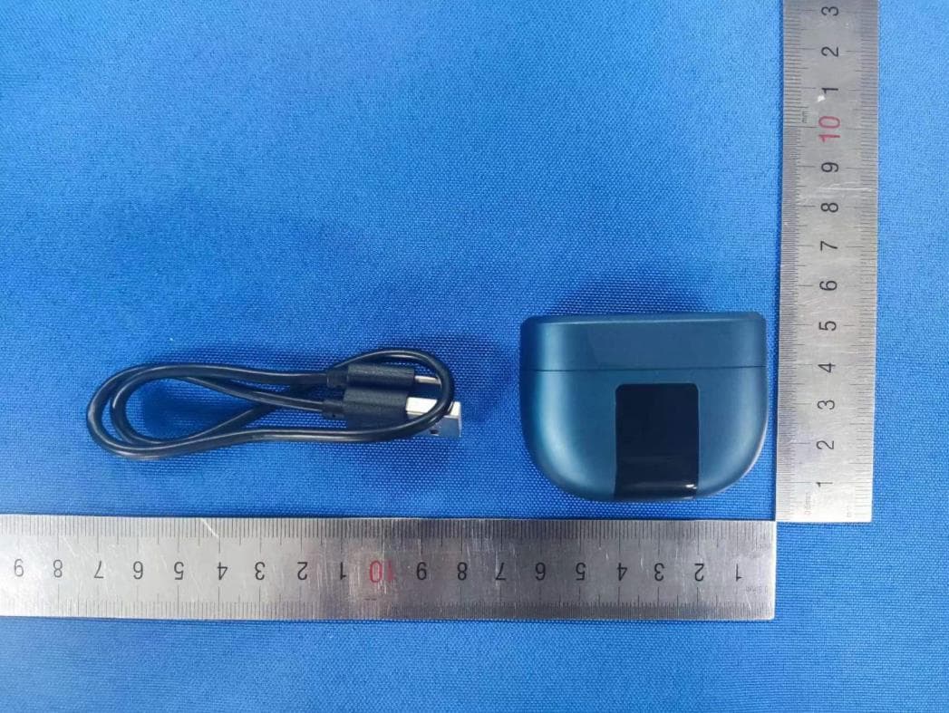 True Wireless Stereo Earbuds - FCC ID O55TW2022 - SWAGTEK (4)