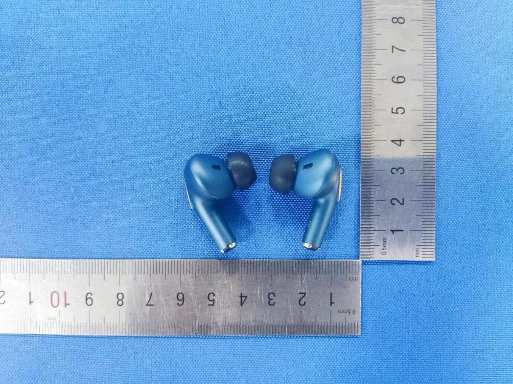 True Wireless Stereo Earbuds - FCC ID O55TW2022 - SWAGTEK