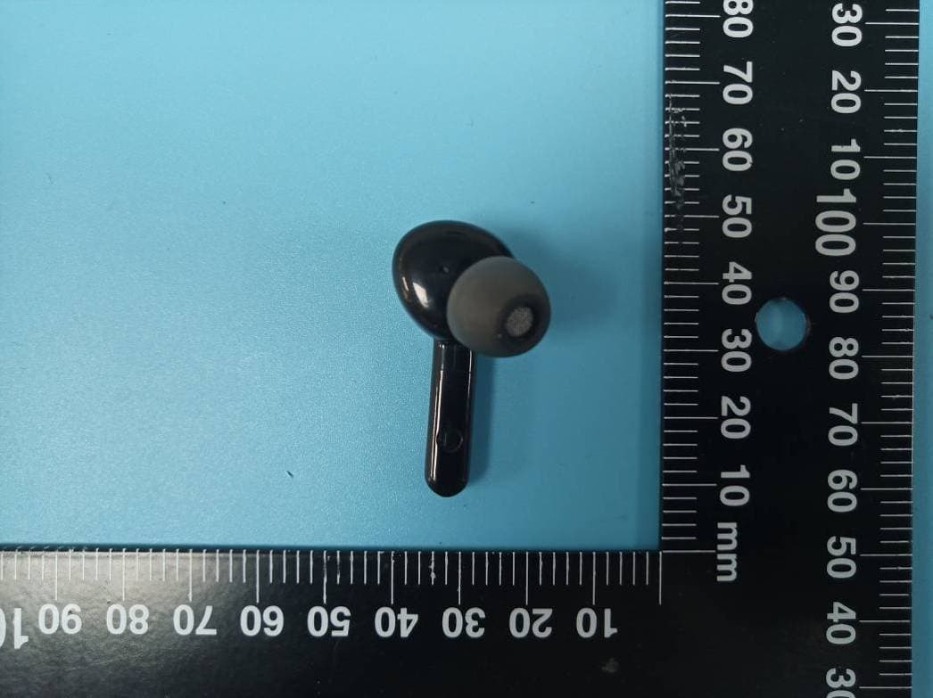 True Wireless Earphone - FCC ID O55TW4719 - SWAGTEK (4)