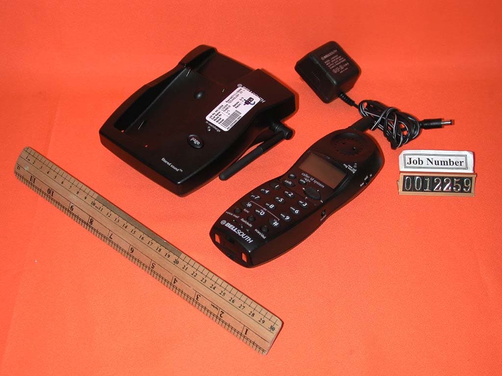 900 Mhz Analog Modulation Cordless Phone - FCC ID O63M42001 - Lionda Technology Co Ltd