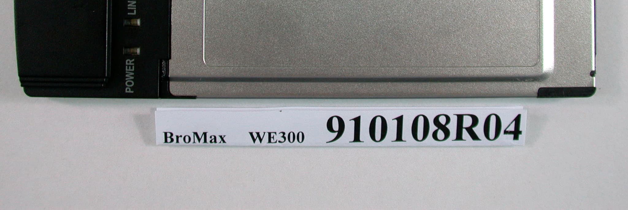 PCMCIA 11 M Wireless LAN Radio Card - FCC ID O6M-WE302 - BroMax Communications Inc (3)