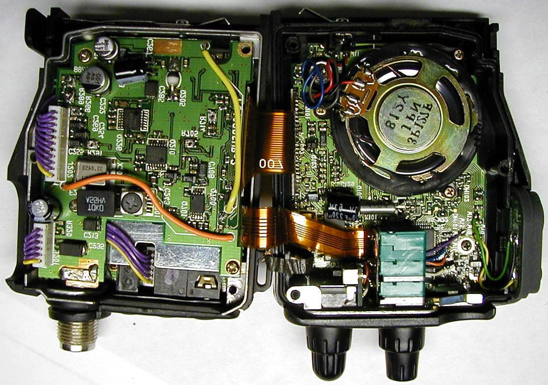 Hand Held Portable Transceiver - FCC ID O78SCU99BL - Smart Communications Ltd