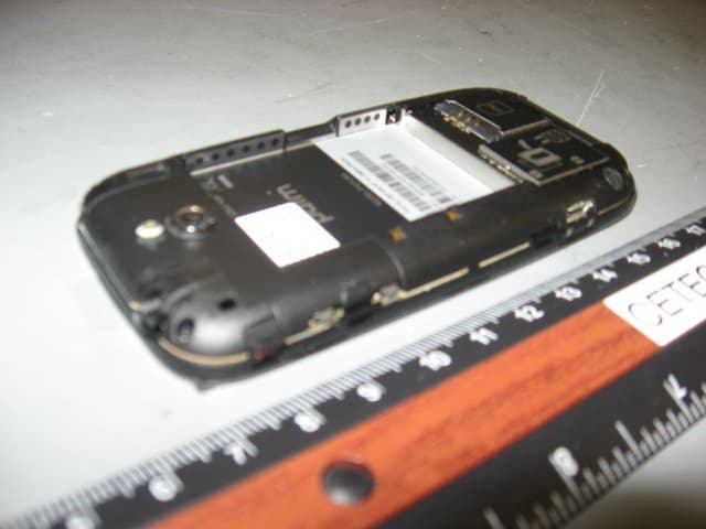 GSM/UMTS Phone with 802.11 b/g and Bluetooth - FCC ID O8F-PIXUW - Palm Inc (3)