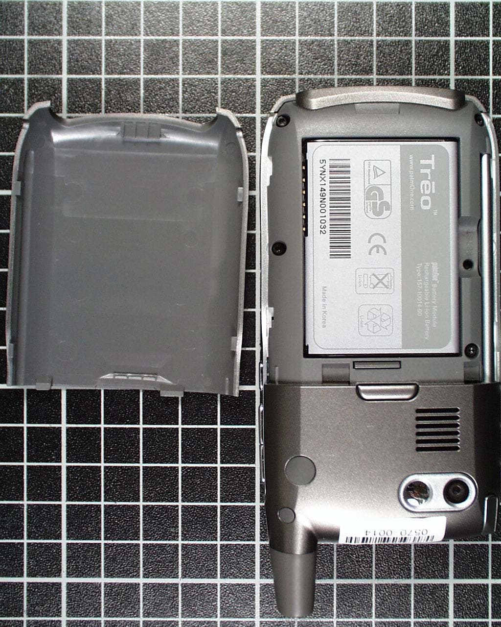 CELL/PCS CDMA Smartphone W/ Bluetooth - FCC ID O8F93001 - Palm Inc (5)